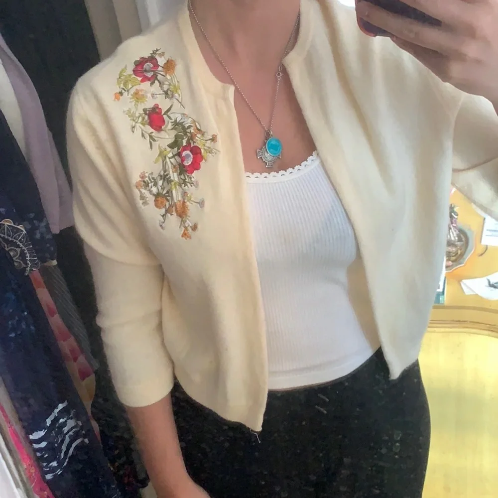 VINTAGE CASHMERE CARDIGAN WITH FLORAL DETAIL - Picture 2 of 7